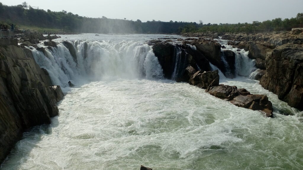 Bhedaghat – Marble Cliffs & Dhuandhar Falls