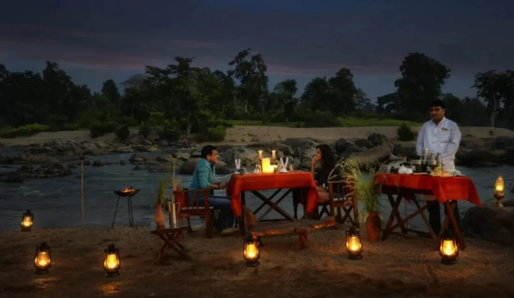 kanha earth lodge outdoor dining