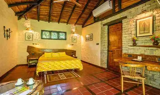 accommodation in kanha