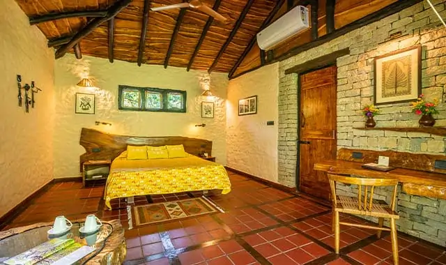 accommodation in kanha